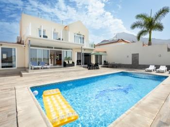 Stunning villa Mila in Madroñal, heated pool