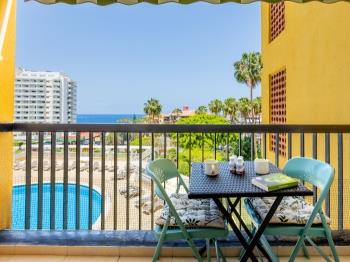 32. Bright Copacabana ocean view free WiFi