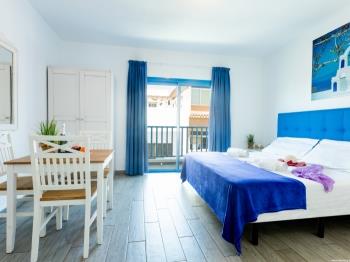A3 Riva Eco Guest House with balcony