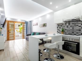 613 Garden City, heated POOL, A/C and wifi